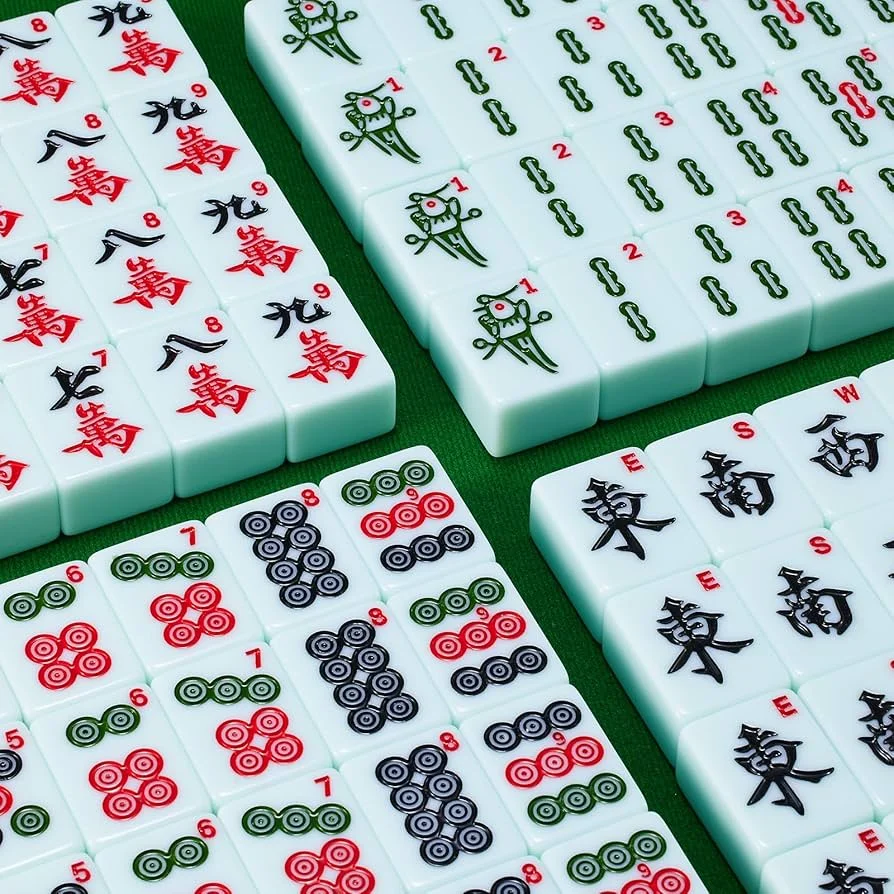 盛世棋牌传统麻将牌面特写，展现精美的牌面设计